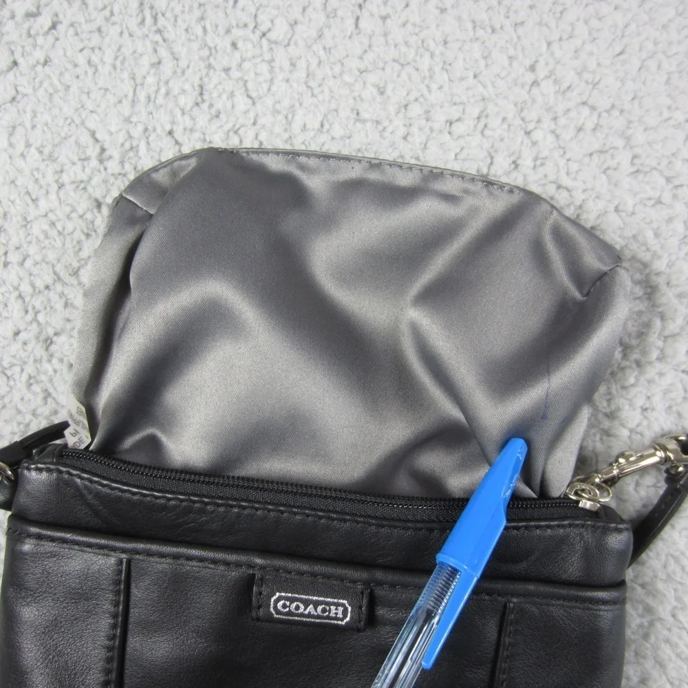 COACH  Patent Leather Wristlet Wallet Black‎ 7x5X1inch